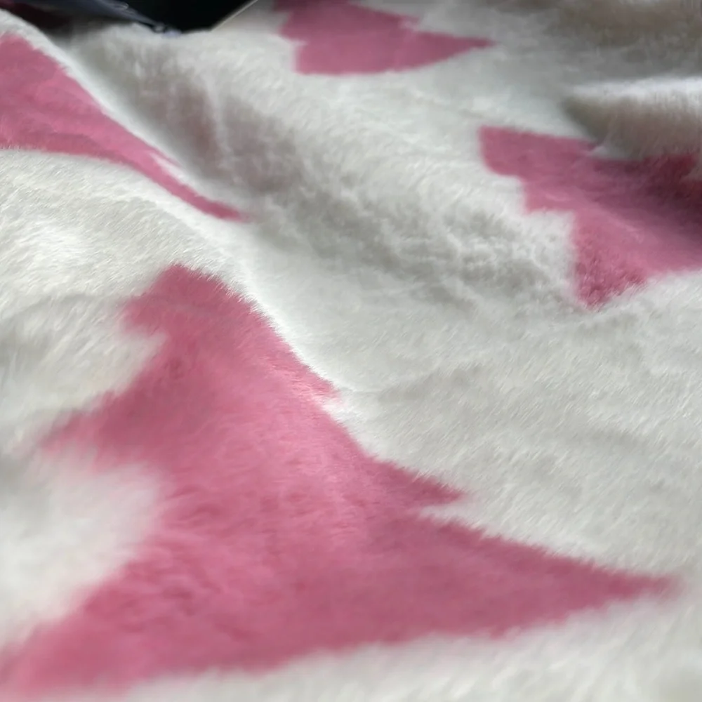 🎉HP🎉🌲RACHEL ZOE Soft, plush oversized Holiday Faux Fur Throw🌲NWT🌲 - Picture 10 of 13